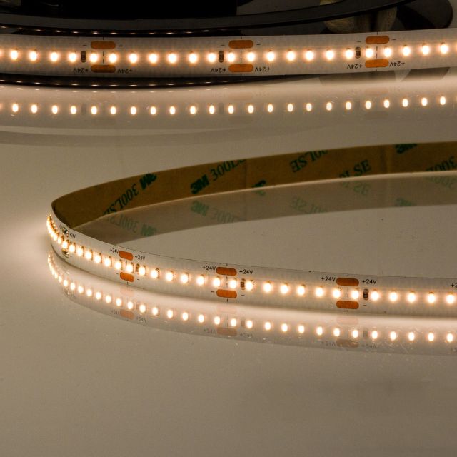 LED CRI930 Linear8 Strip, 24V DC, 8W, IP20, 3000K, rotolo da 5m, 210 LED/m
